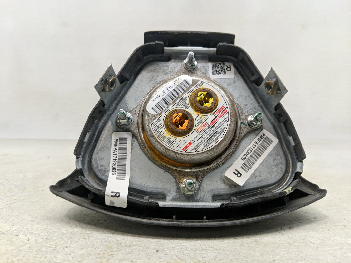 2017 Nissan Pathfinder Air Bag Driver Left Steering Wheel Mounted P/N:985109PA8A Fits OEM Used Auto Parts - Oemusedautoparts