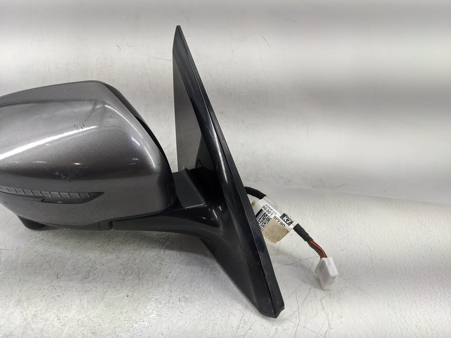 2017 Nissan Pathfinder Passenger Side View Mirror - Right Door Mirror OEM Used - Oemusedautoparts1.com