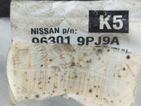 2017 Nissan Pathfinder Passenger Side View Mirror - Right Door Mirror OEM Used - Oemusedautoparts1.com