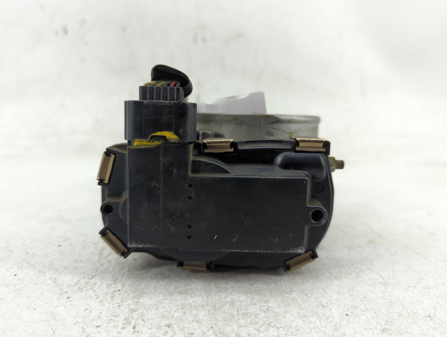 2017-2020 Nissan Pathfinder Throttle Body Fits Fits 2016 2017 2018 2019 2020 OEM Used Auto Parts - Oemusedautoparts1.com