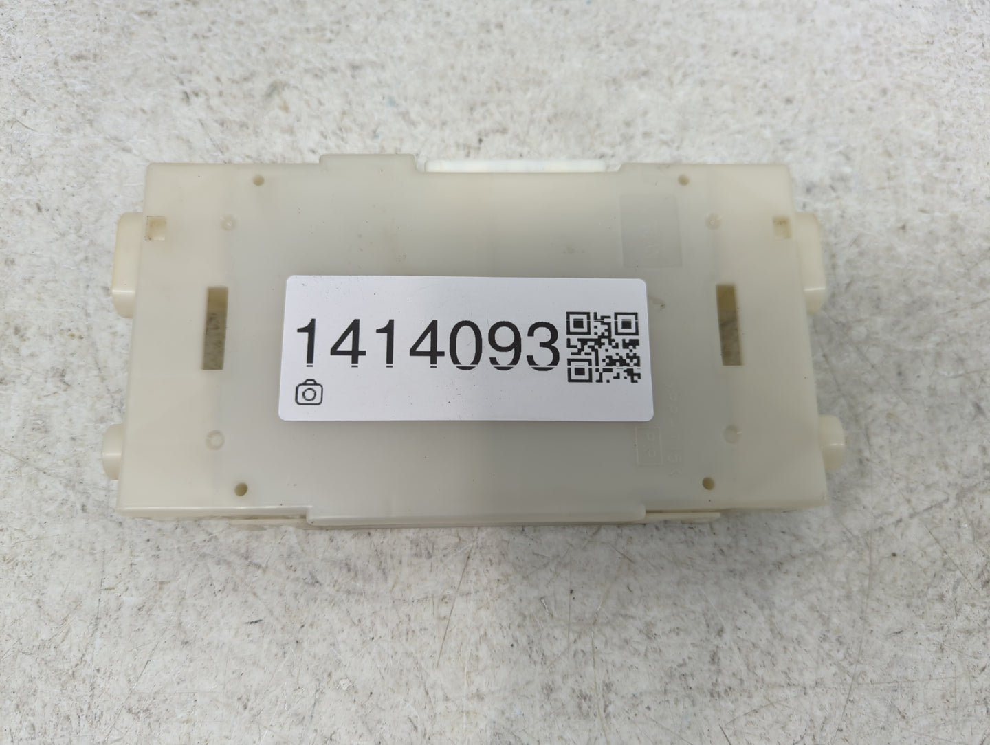 2017-2017 Nissan Pathfinder Temperature Control Module 27760-9pj6a 1414093 - Oemusedautoparts1.com