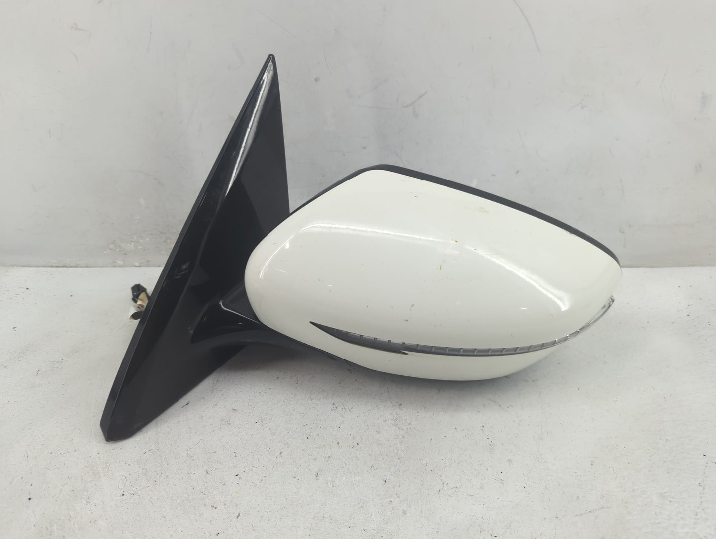 2017 Nissan Pathfinder Driver Side View Mirror - Left Door Mirror OEM Used - Oemusedautoparts1.com
