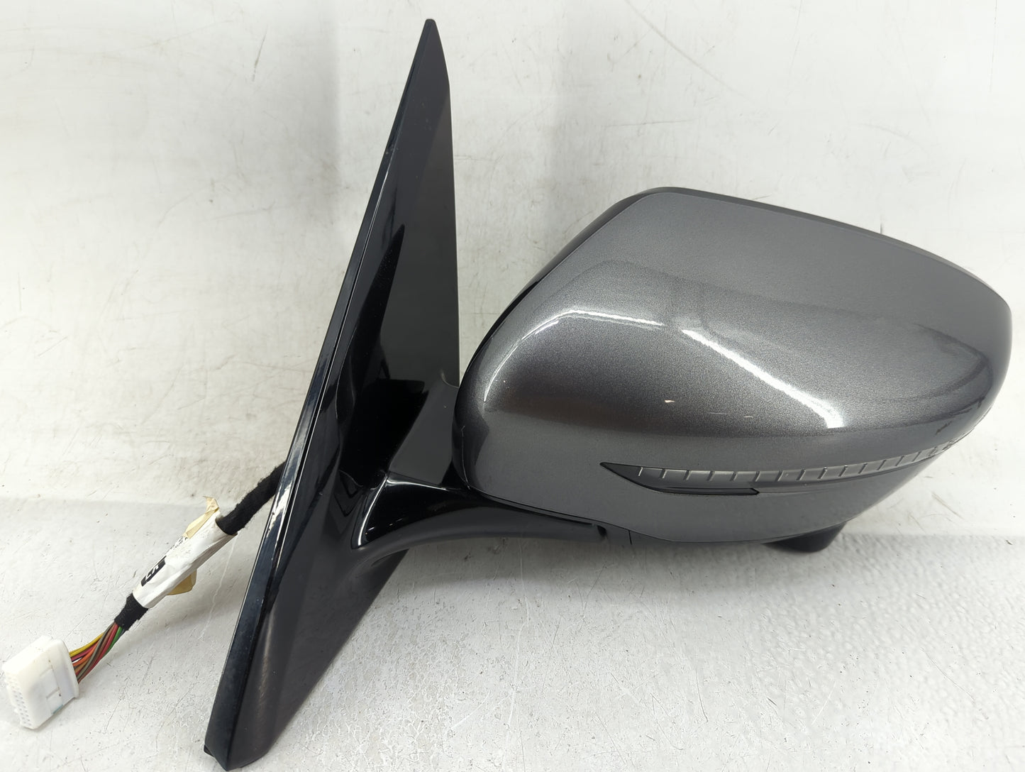 2017 Nissan Pathfinder Driver Side View Mirror - Left Door Mirror OEM Used - Oemusedautoparts1.com