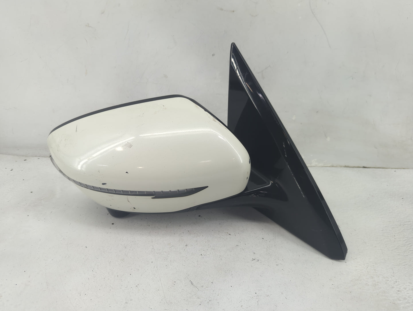 2017 Nissan Pathfinder Passenger Side View Mirror - Right Door Mirror OEM Used - Oemusedautoparts1.com