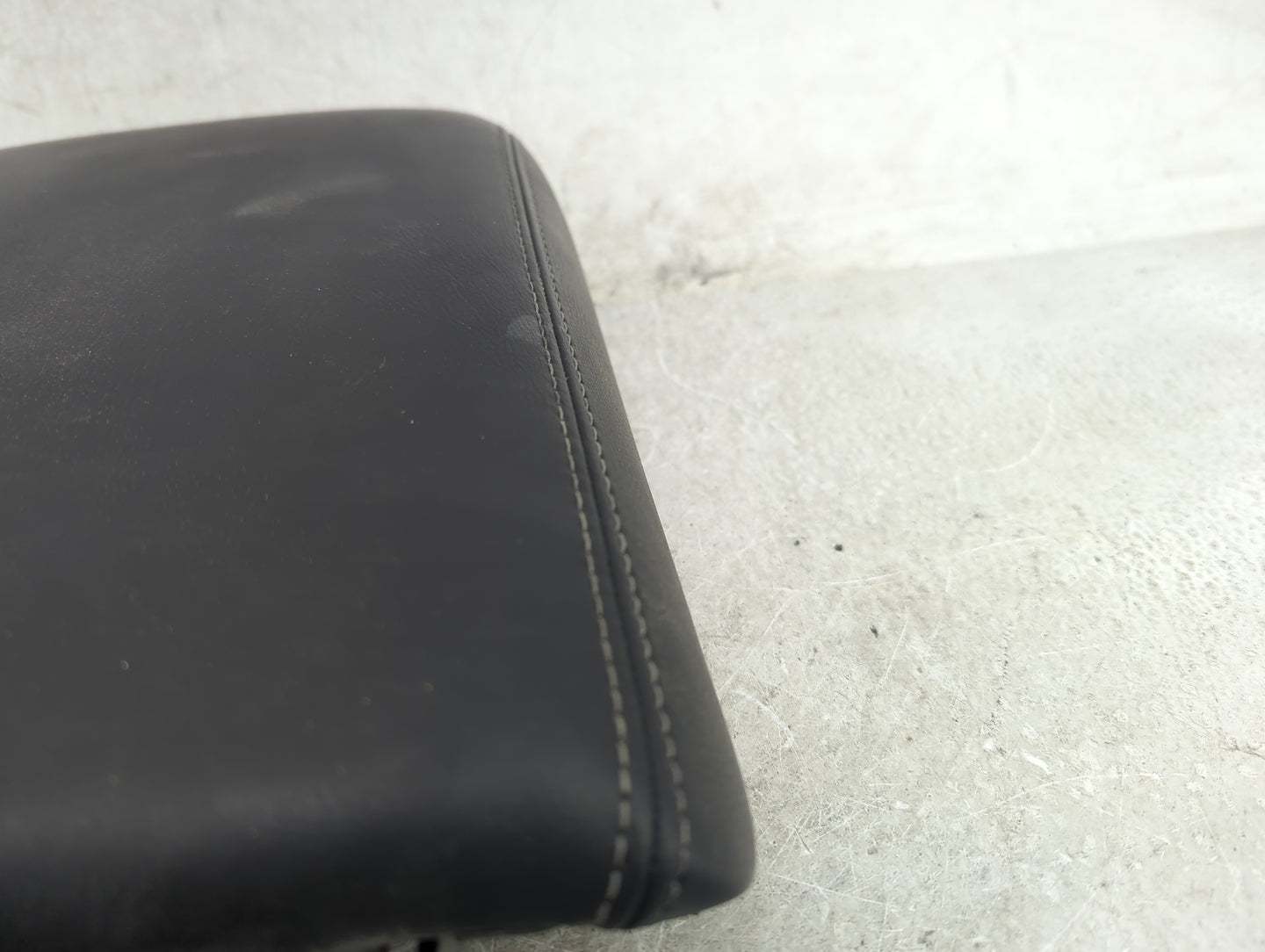 2017 Nissan Pathfinder Center Floor Console Black - Oemusedautoparts1.com