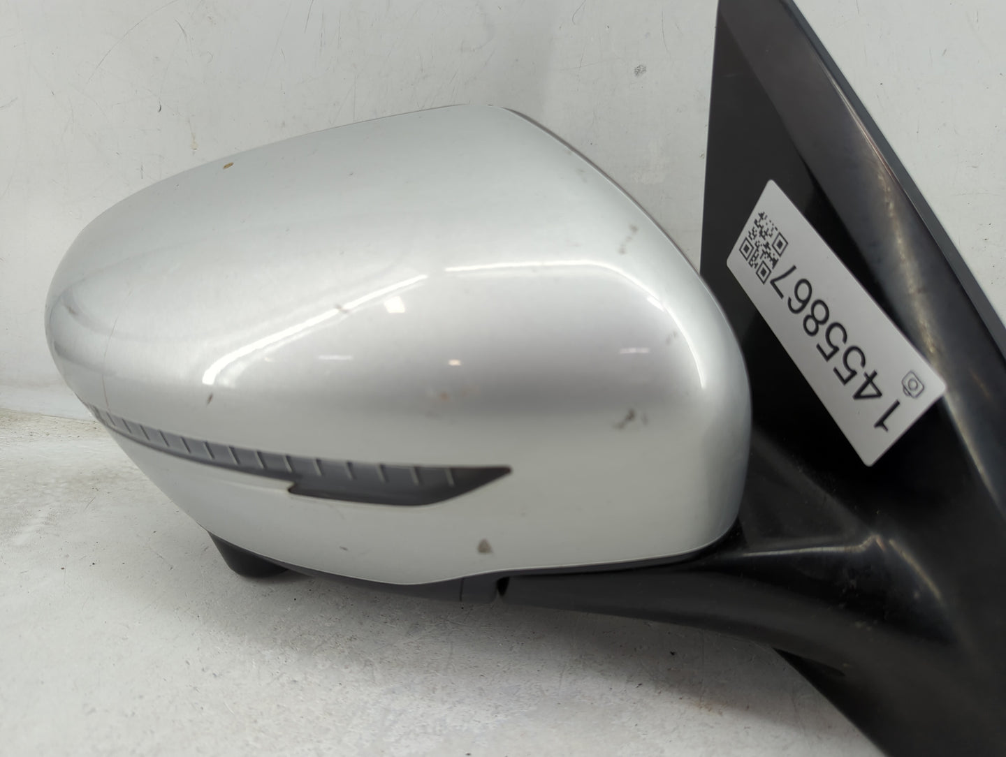 2017 Nissan Pathfinder Passenger Side View Mirror - Right Door Mirror OEM Used - Oemusedautoparts1.com