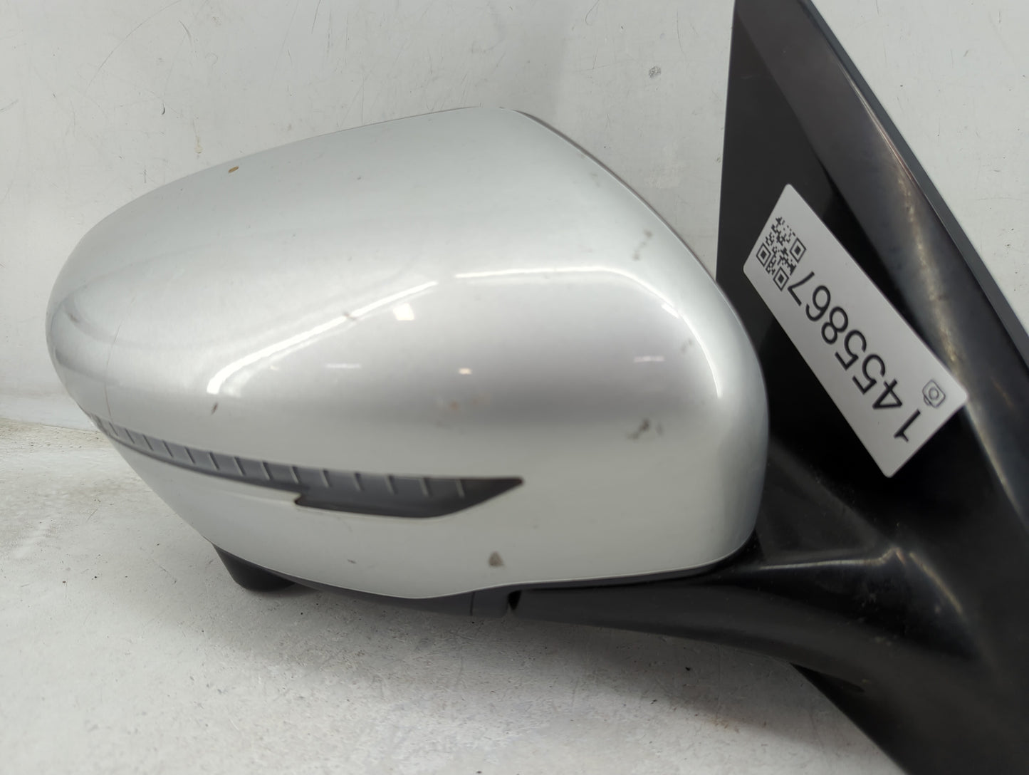 2017 Nissan Pathfinder Passenger Side View Mirror - Right Door Mirror OEM Used - Oemusedautoparts1.com