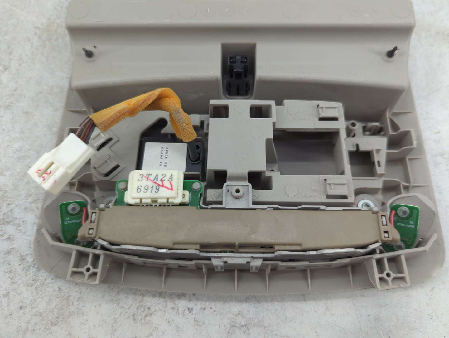 2017 Nissan Pathfinder Overhead Roof Console 1465770 - Oemusedautoparts1.com