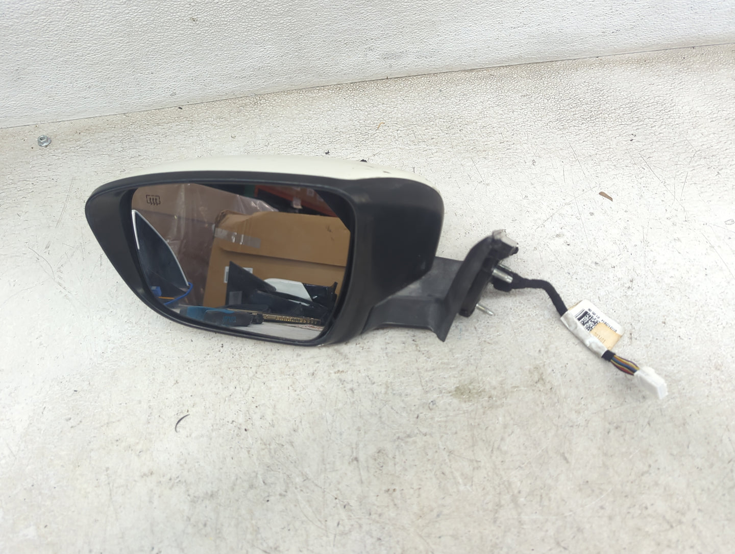 2017 Nissan Pathfinder Driver Side View Mirror - Left Door Mirror OEM Used - Oemusedautoparts1.com