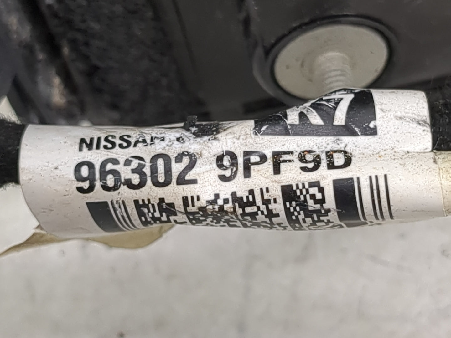 2017 Nissan Pathfinder Driver Side View Mirror - Left Door Mirror OEM Used - Oemusedautoparts1.com