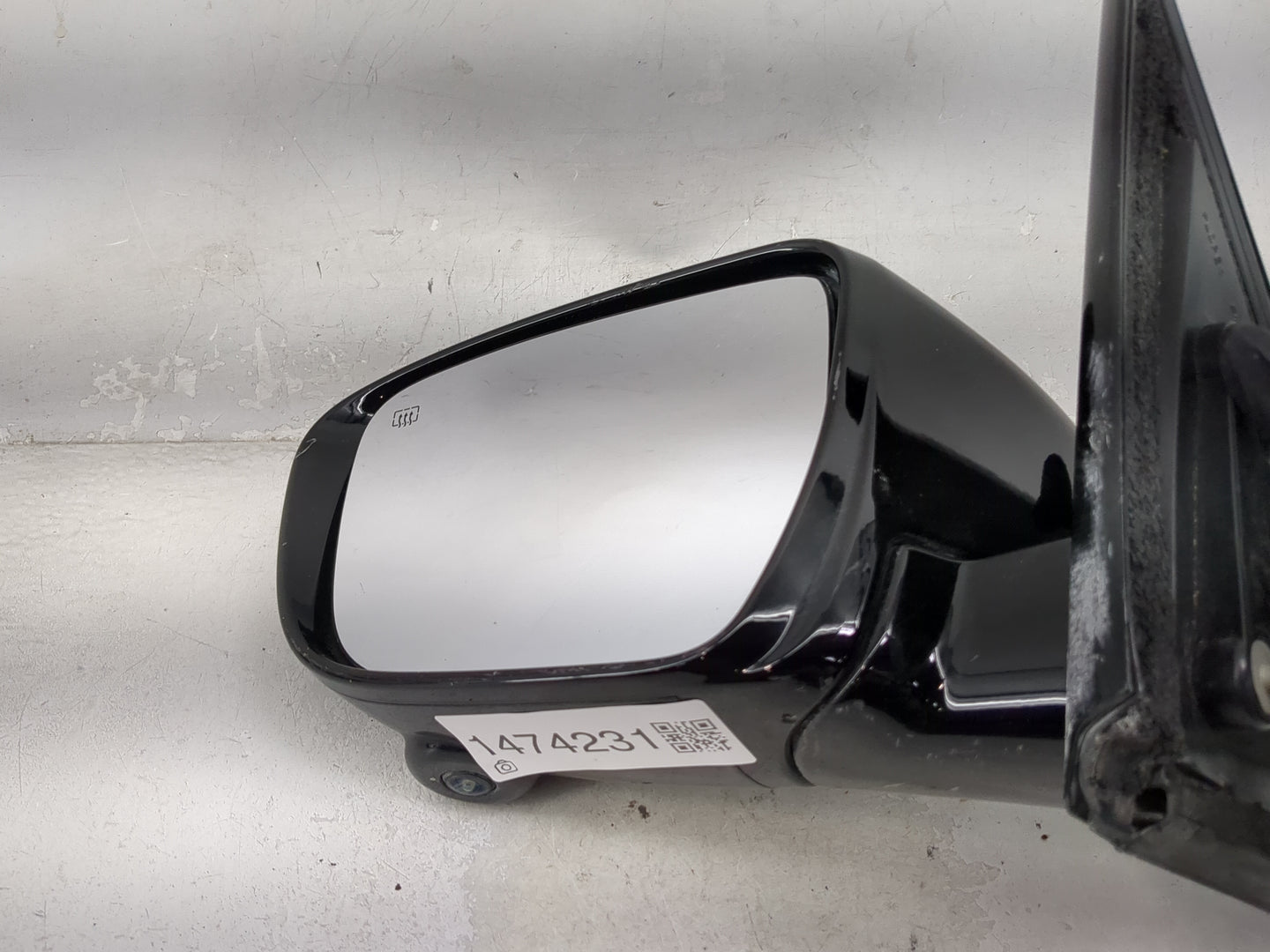 2017 Nissan Pathfinder Driver Side View Mirror - Left Door Mirror OEM Used - Oemusedautoparts1.com