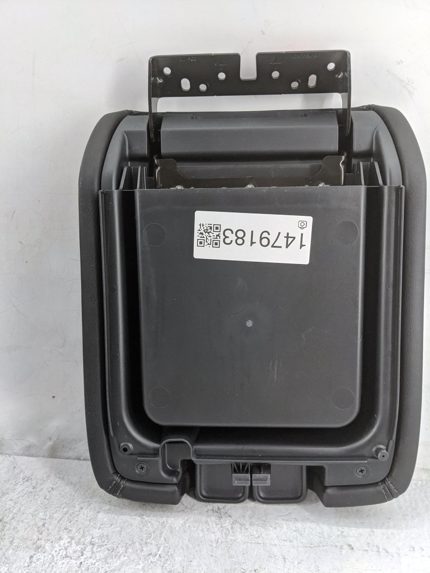 2017 Nissan Pathfinder Center Console Armrest Cover Lid P/N:96920 9PF3A VG80 Fits OEM Used Auto Parts - Oemusedautoparts1.co