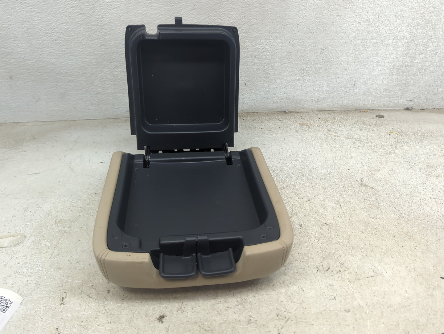 2017 Nissan Pathfinder Center Console Armrest Cover Lid Fits OEM Used Auto Parts - Oemusedautoparts1.com