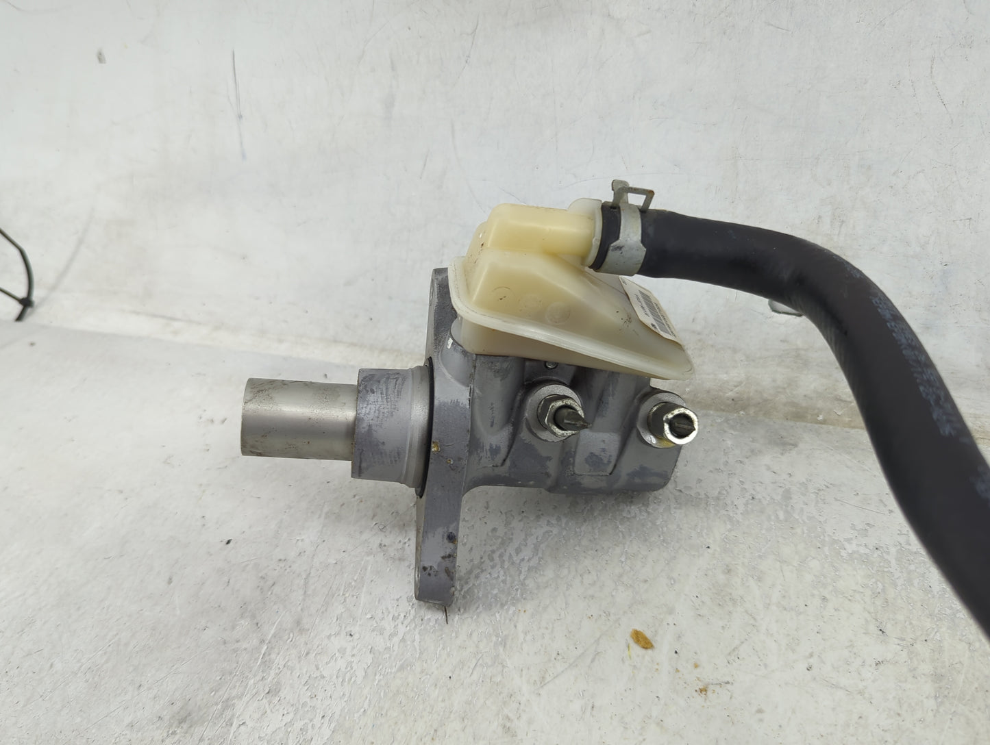 2017 Nissan Pathfinder Brake Master Cylinder - Oemusedautoparts1.com