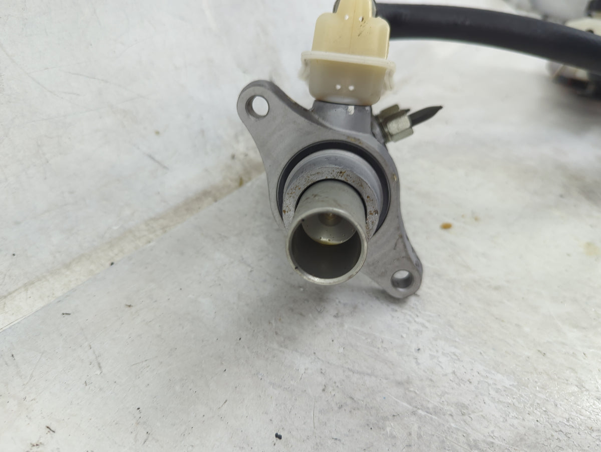 2017 Nissan Pathfinder Brake Master Cylinder - Oemusedautoparts1.com