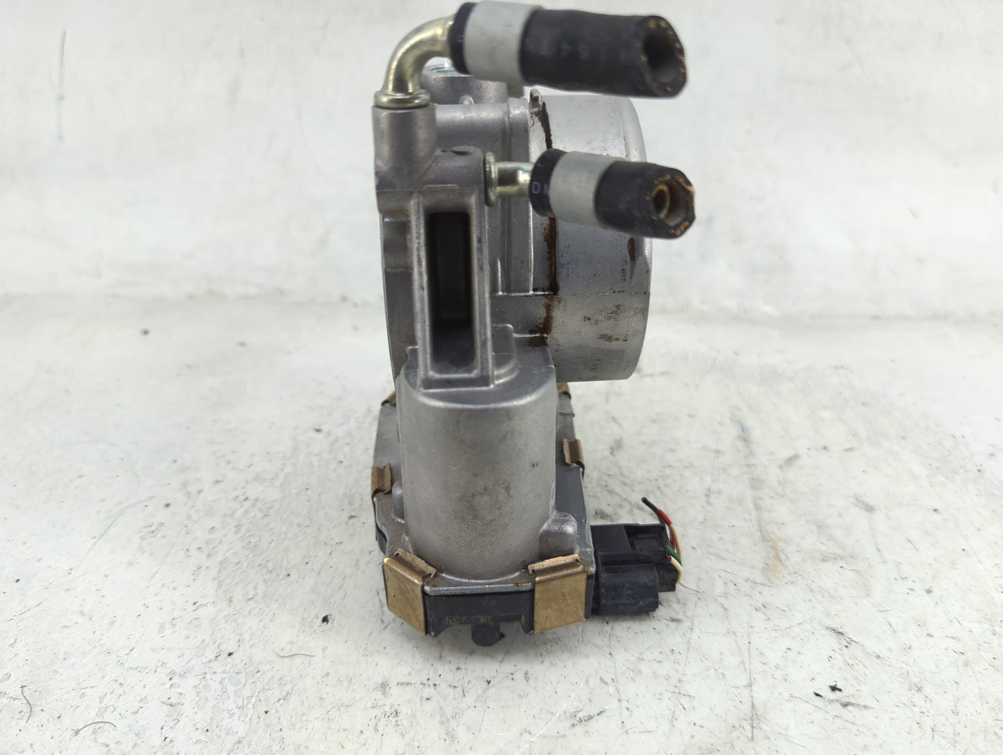 2017-2020 Nissan Pathfinder Throttle Body P/N:RME75-30 6704A2 Fits Fits 2016 2017 2018 2019 2020 OEM Used Auto Parts - Oemus