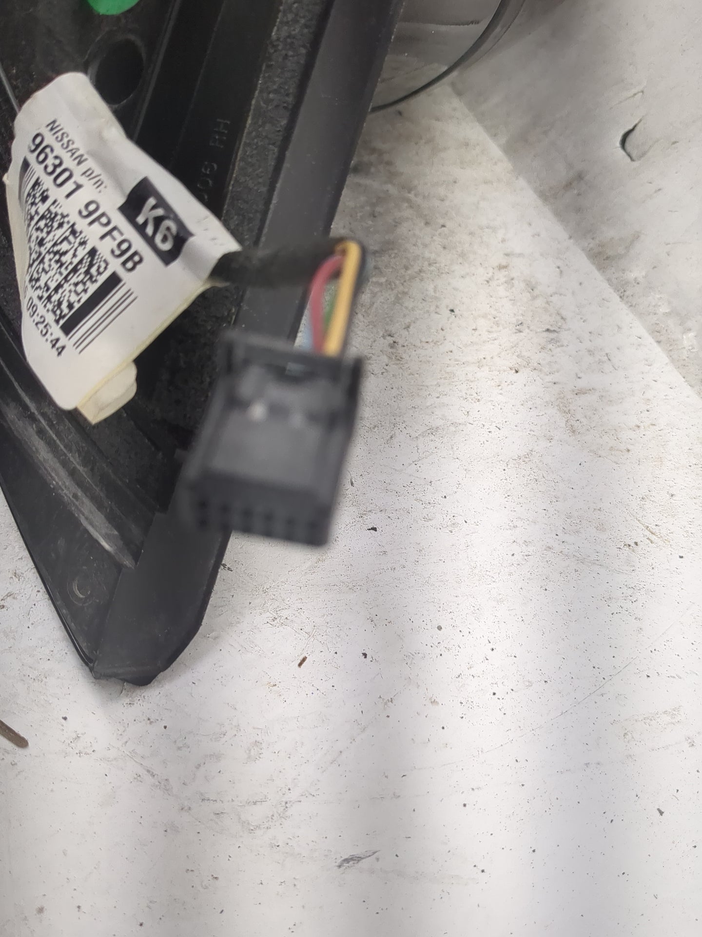 2017 Nissan Pathfinder Passenger Side View Mirror - Right Door Mirror OEM Used - Oemusedautoparts1.com