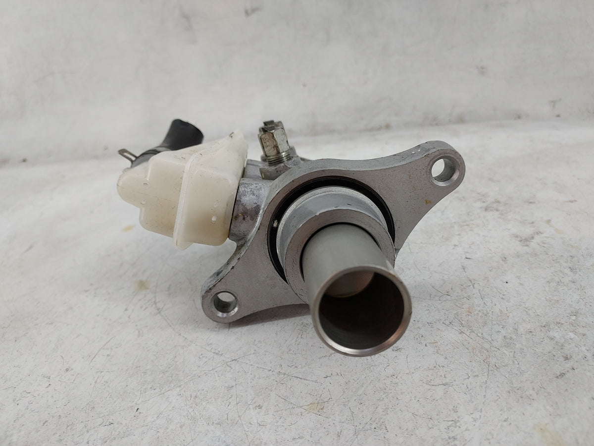 2013-2020 Nissan Pathfinder Brake Master Cylinder 1499096 - Oemusedautoparts1.com