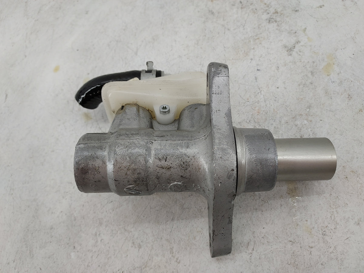 2013-2020 Nissan Pathfinder Brake Master Cylinder 1499096 - Oemusedautoparts1.com