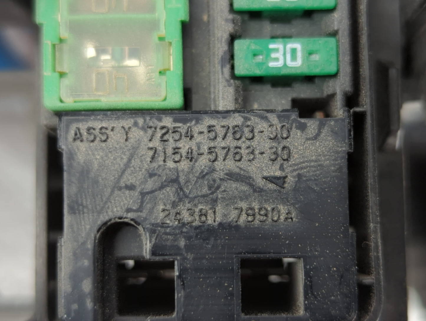 2015-2022 Nissan Pathfinder Fusebox Fuse Box Panel Relay Module P/N:7254-5763 284B7 3JV0D Fits OEM Used Auto Parts - Oemused