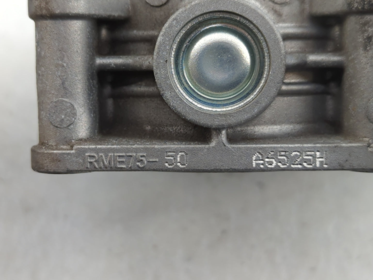 2017-2020 Nissan Pathfinder Throttle Body P/N:RME75-50 RME75-50 A7X12H Fits Fits 2016 2017 2018 2019 2020 OEM Used Auto Part