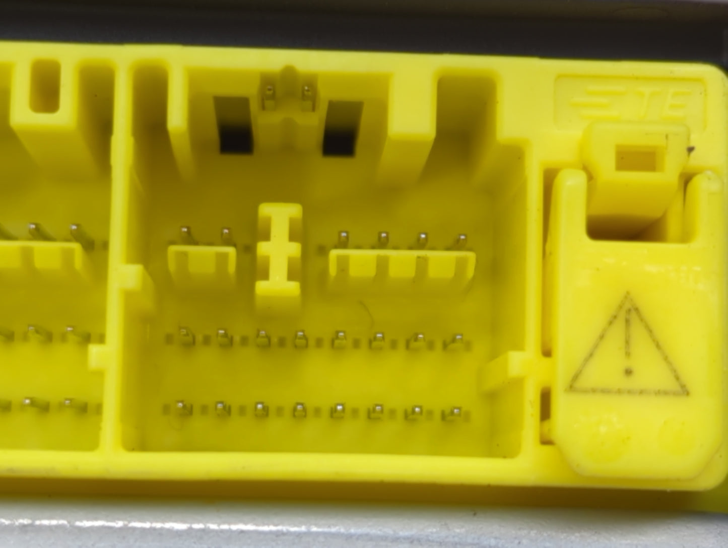 2017-2017 Nissan Pathfinder Chassis Control Module Ccm Bcm Body Control - Oemusedautoparts1.com