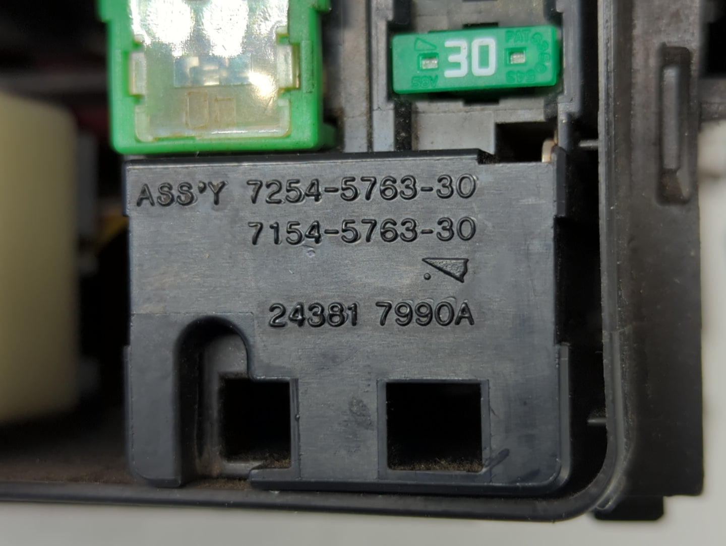 2015-2022 Nissan Pathfinder Fusebox Fuse Box Panel Relay Module P/N:7154-5763-30 7254-5763-30 Fits OEM Used Auto Parts - Oem
