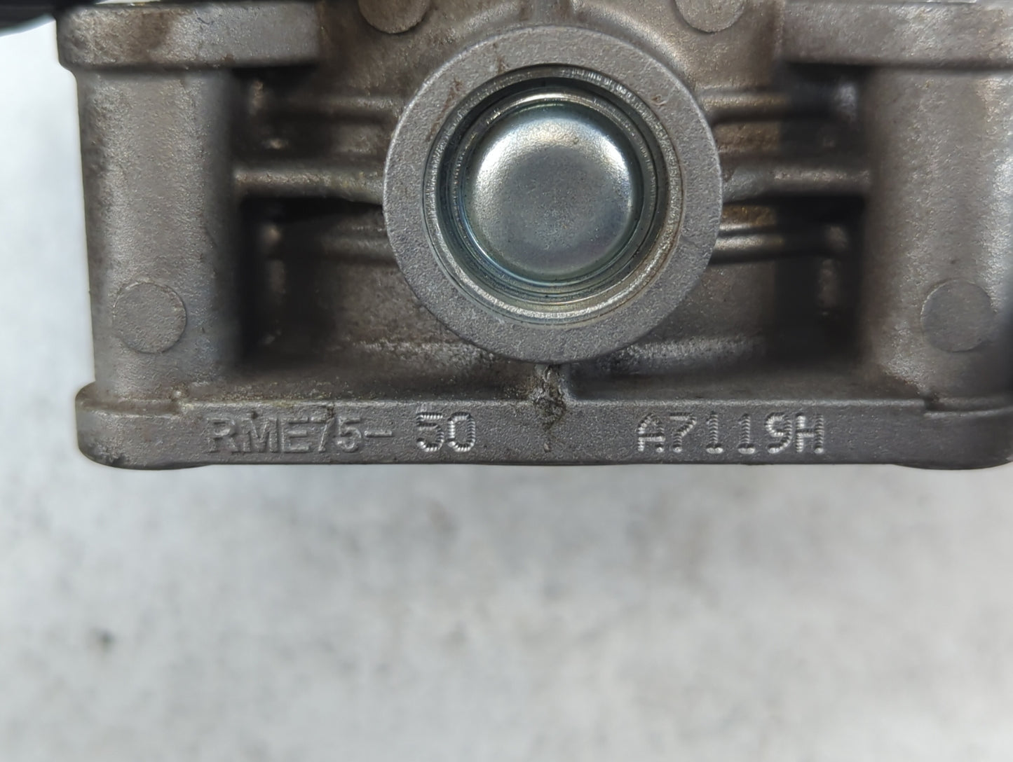 2017-2020 Nissan Pathfinder Throttle Body P/N:A7119H RME75-50 Fits Fits 2016 2017 2018 2019 2020 OEM Used Auto Parts - Oemus