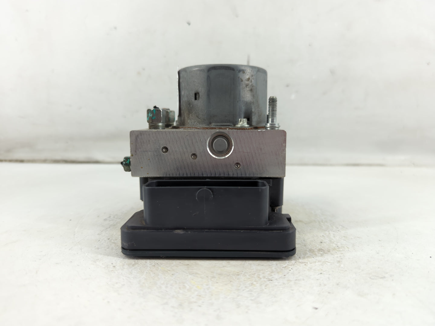 2017 Nissan Rogue ABS Pump Control Module Replacement P/N:47660 5HK1A Fits OEM Used Auto Parts - Oemusedautoparts1.com