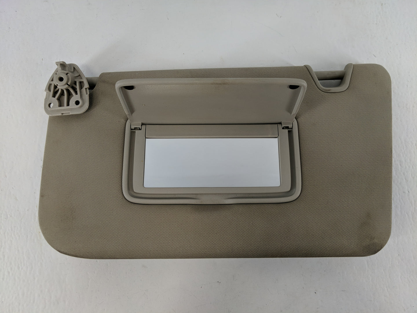 2017 Nissan Rogue Sun Visor Shade Replacement Driver Left Mirror Fits OEM Used Auto Parts - Oemusedautoparts1.com