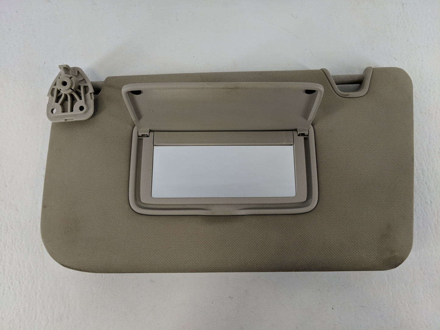 2017 Nissan Rogue Sun Visor Shade Replacement Driver Left Mirror Fits OEM Used Auto Parts - Oemusedautoparts1.com