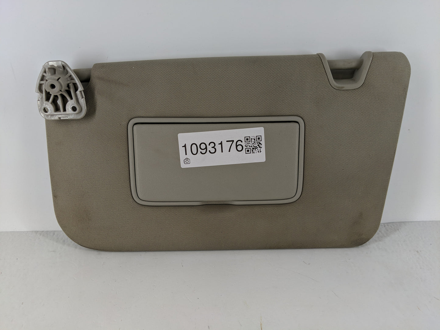2017 Nissan Rogue Sun Visor Shade Replacement Driver Left Mirror Fits OEM Used Auto Parts - Oemusedautoparts1.com
