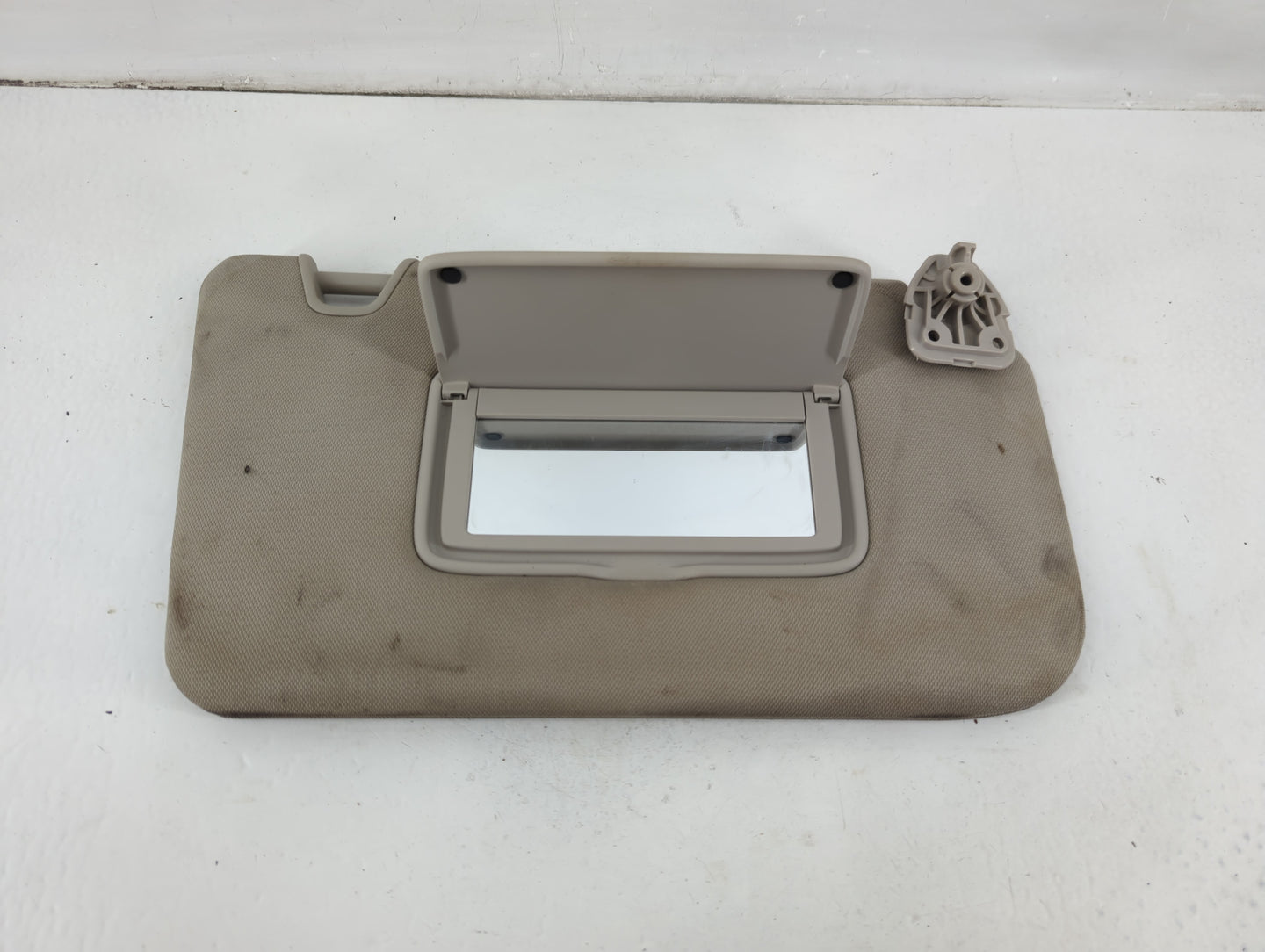 2014-2017 Nissan Rogue Sun Visor Shade Replacement Passenger Right Mirror Fits Fits 2014 2015 2016 2017 OEM Used Auto Parts 