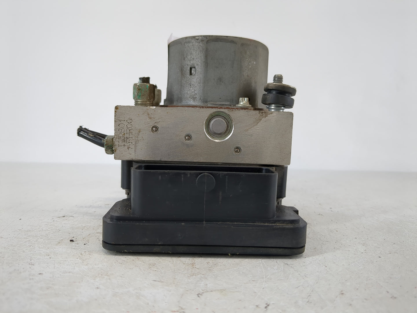 2017 Nissan Rogue ABS Pump Control Module Replacement P/N:47660 5HL2A Fits OEM Used Auto Parts - Oemusedautoparts1.com