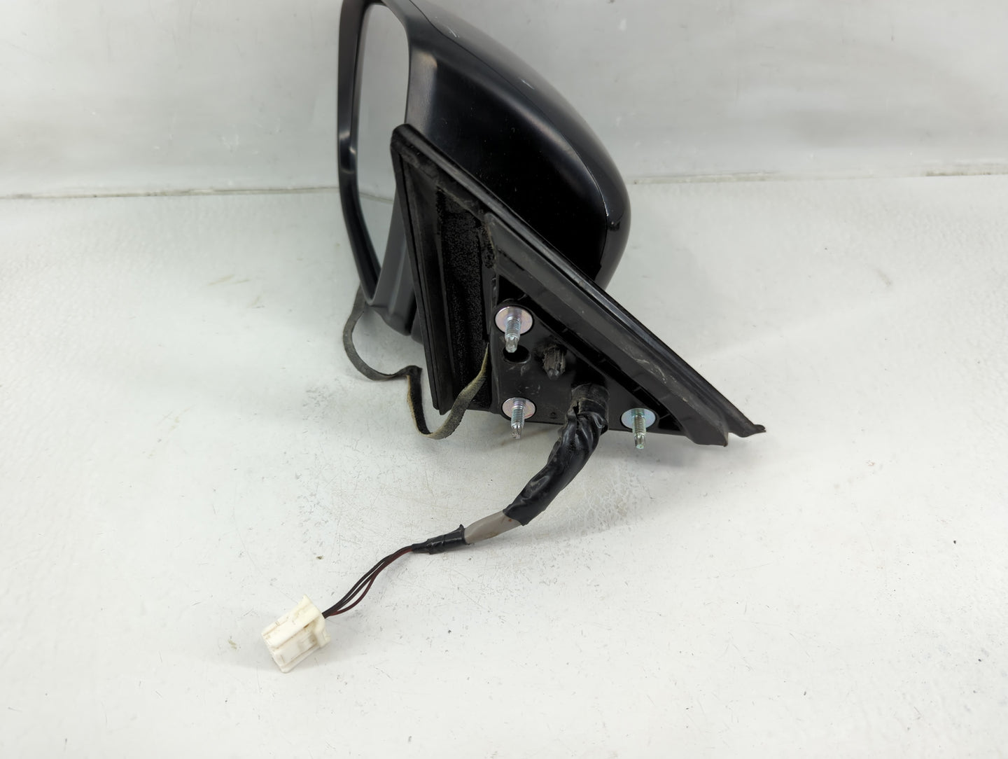 2017-2020 Nissan Rogue Driver Side View Mirror - Left Door Mirror OEM Used - Oemusedautoparts1.com