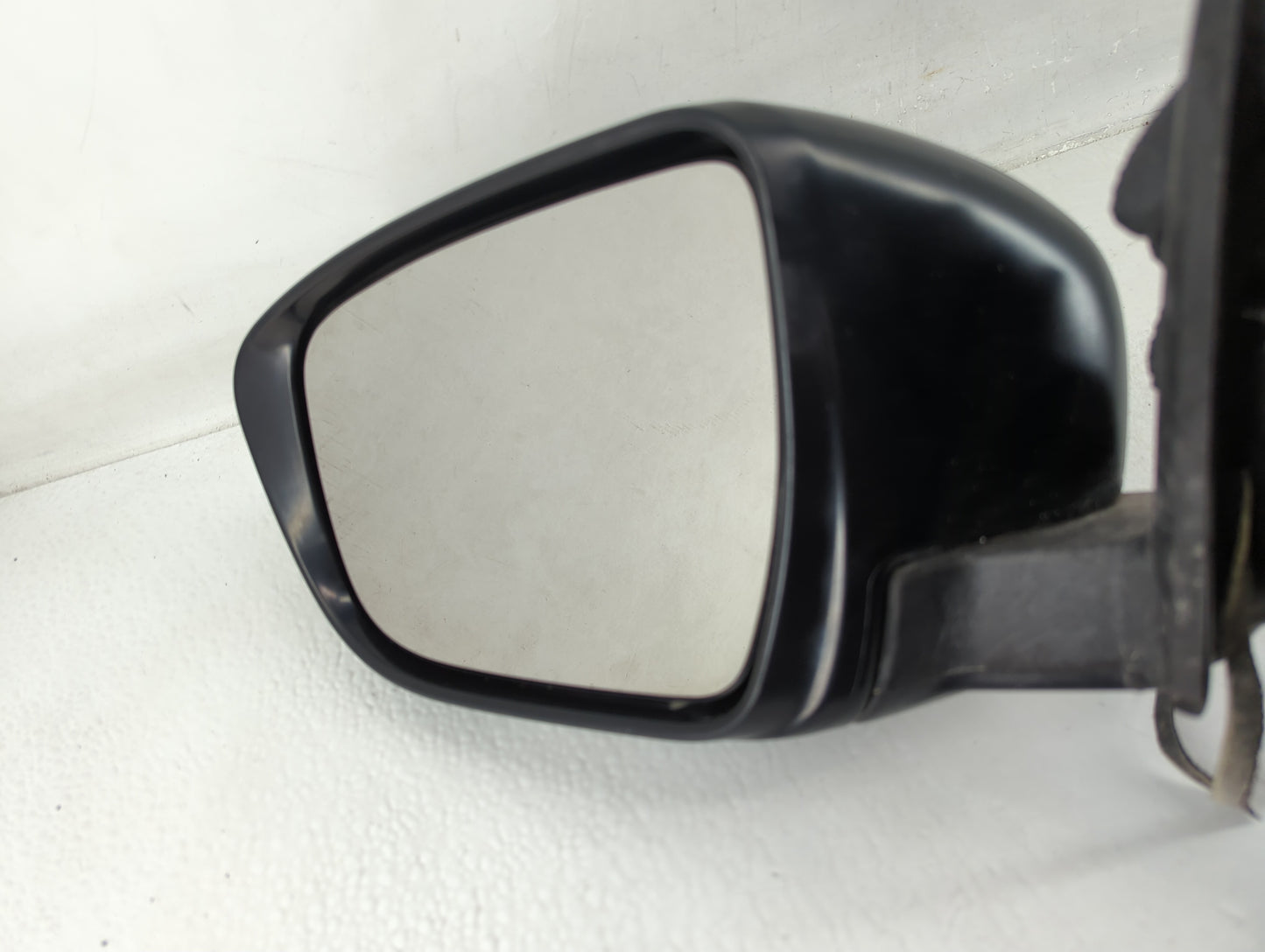 2017-2020 Nissan Rogue Driver Side View Mirror - Left Door Mirror OEM Used - Oemusedautoparts1.com