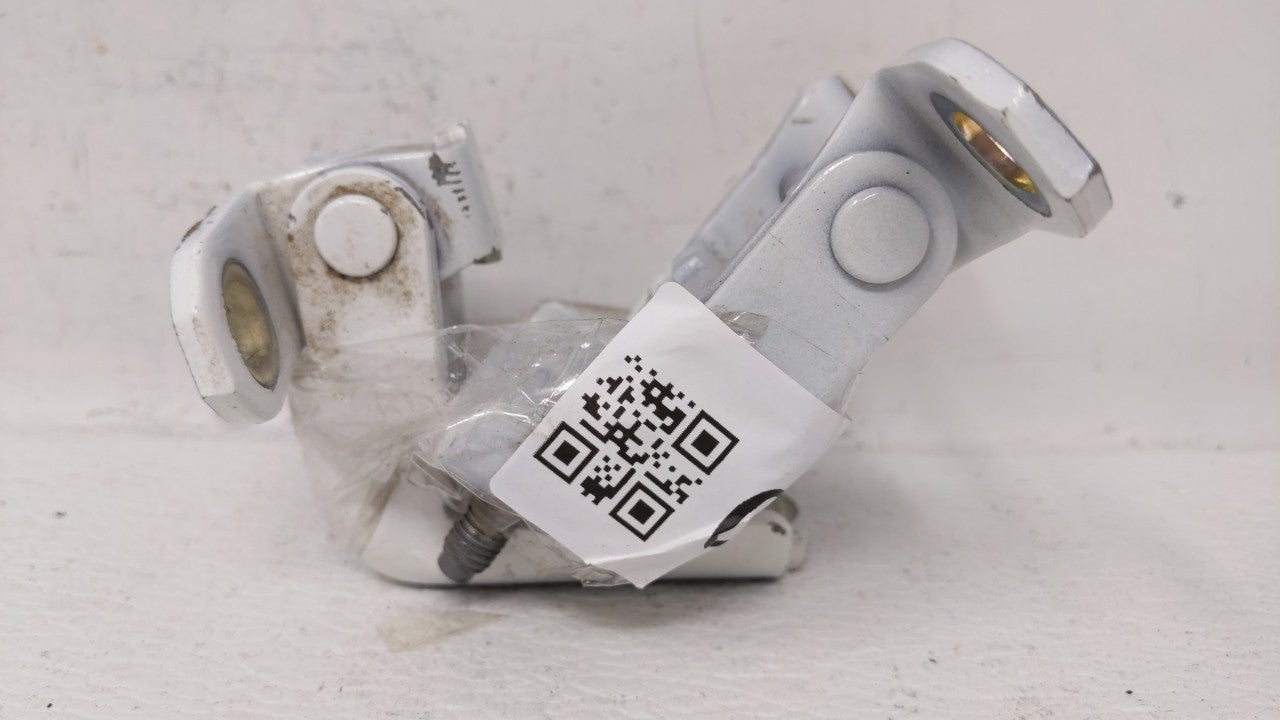 2017 Nissan Rogue Front Left Door Hinge A047742 - Oemusedautoparts1.com
