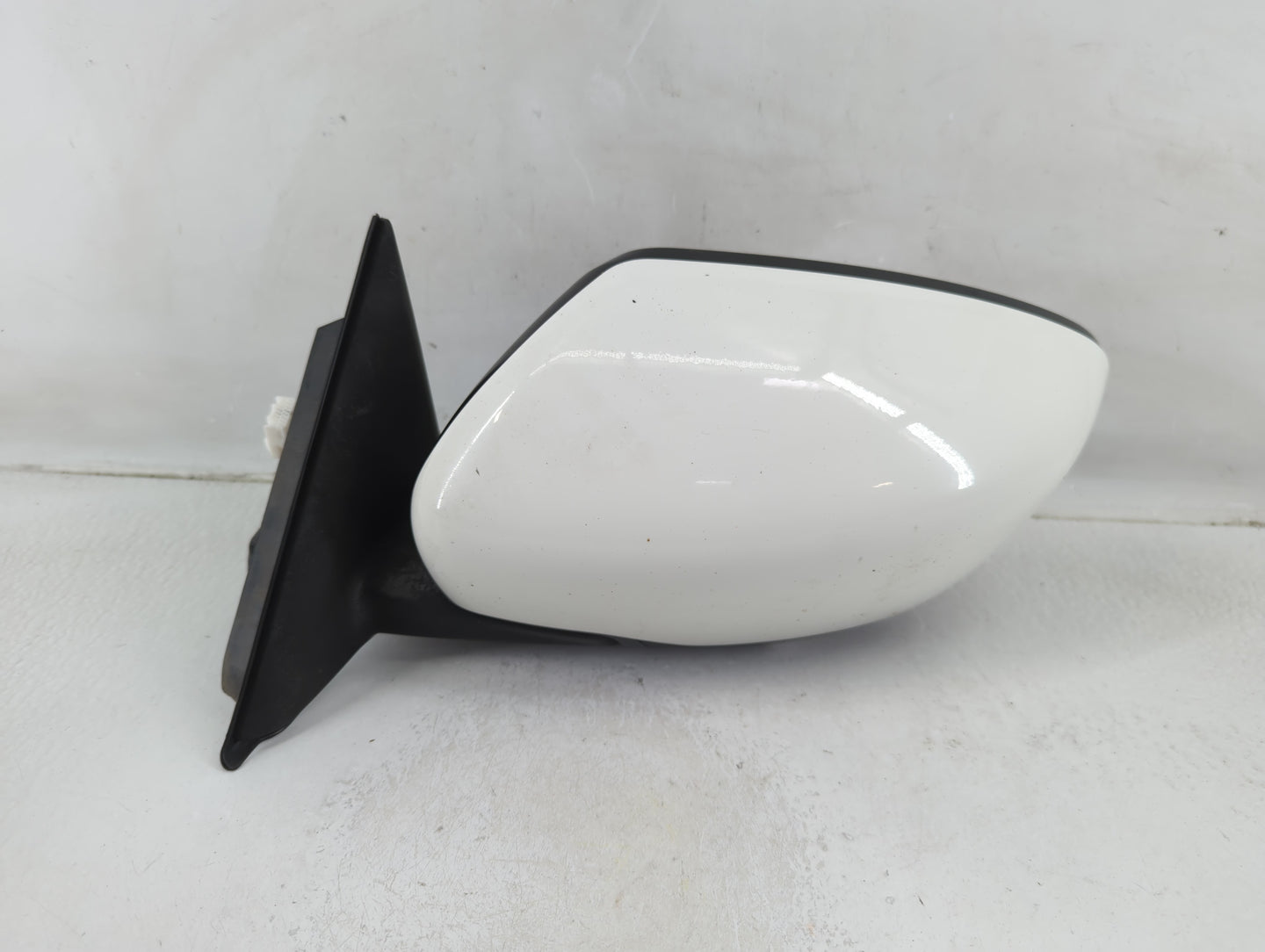 2016-2020 Nissan Rogue Driver Side View Mirror - Left Door Mirror OEM Used - Oemusedautoparts1.com