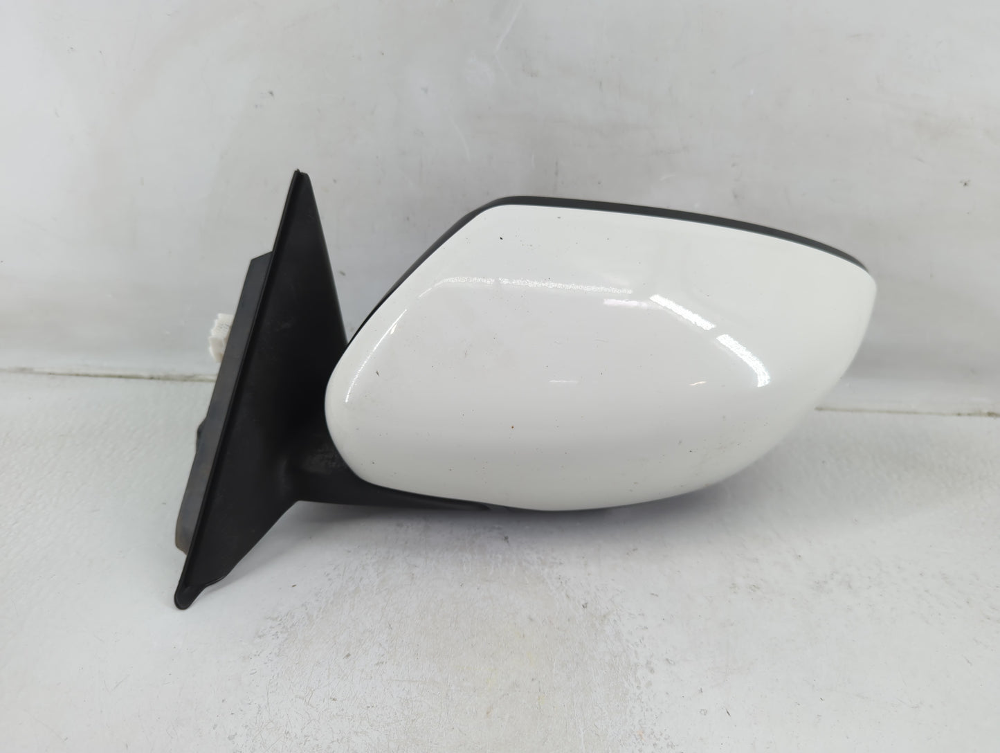 2016-2020 Nissan Rogue Driver Side View Mirror - Left Door Mirror OEM Used - Oemusedautoparts1.com