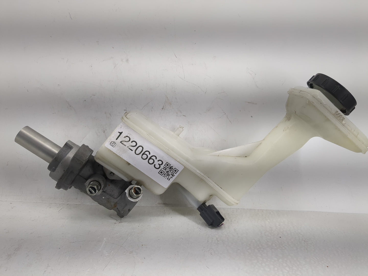 2017-2020 Nissan Rogue Brake Master Cylinder - Oemusedautoparts1.com