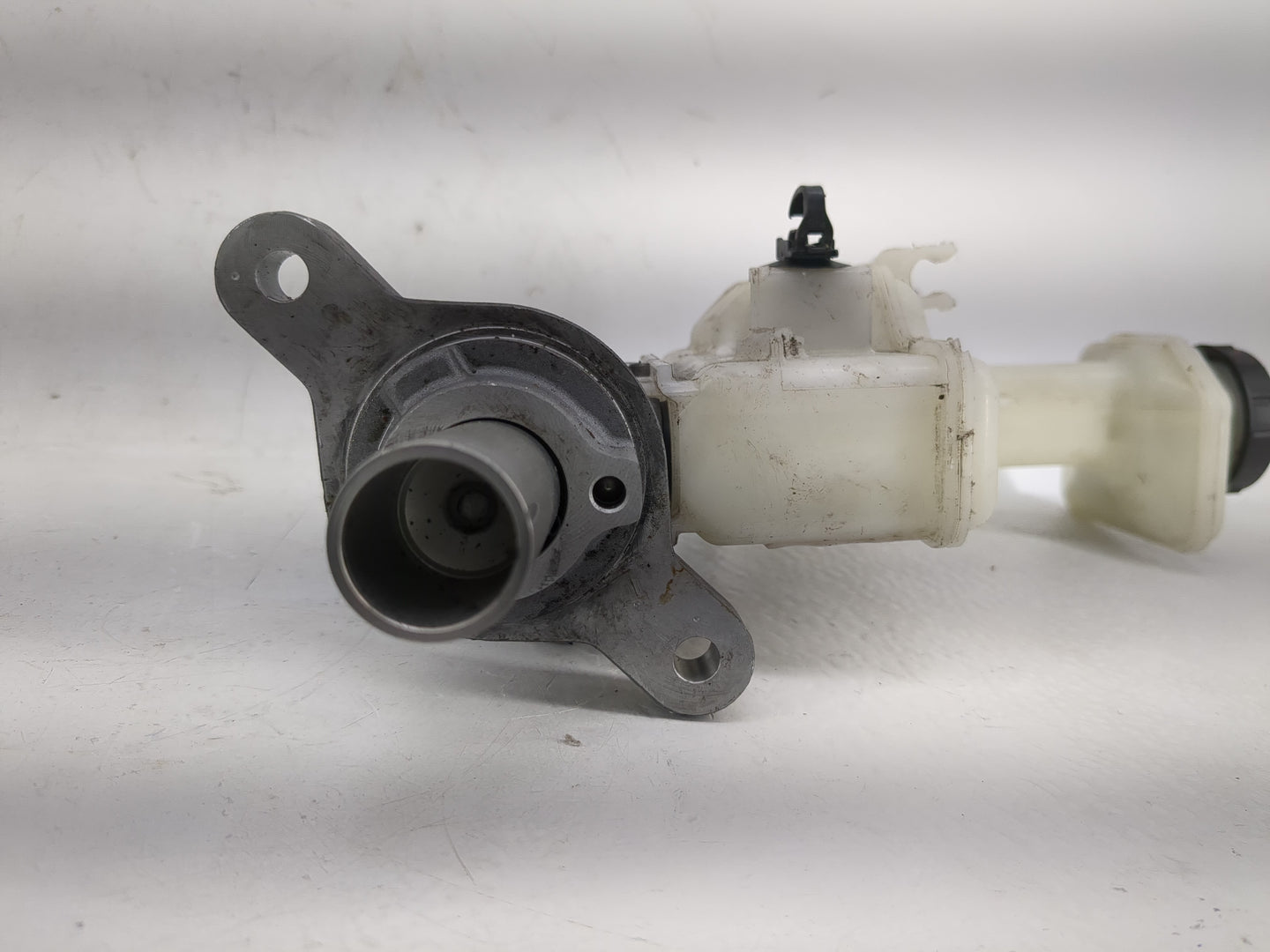 2017-2020 Nissan Rogue Brake Master Cylinder - Oemusedautoparts1.com