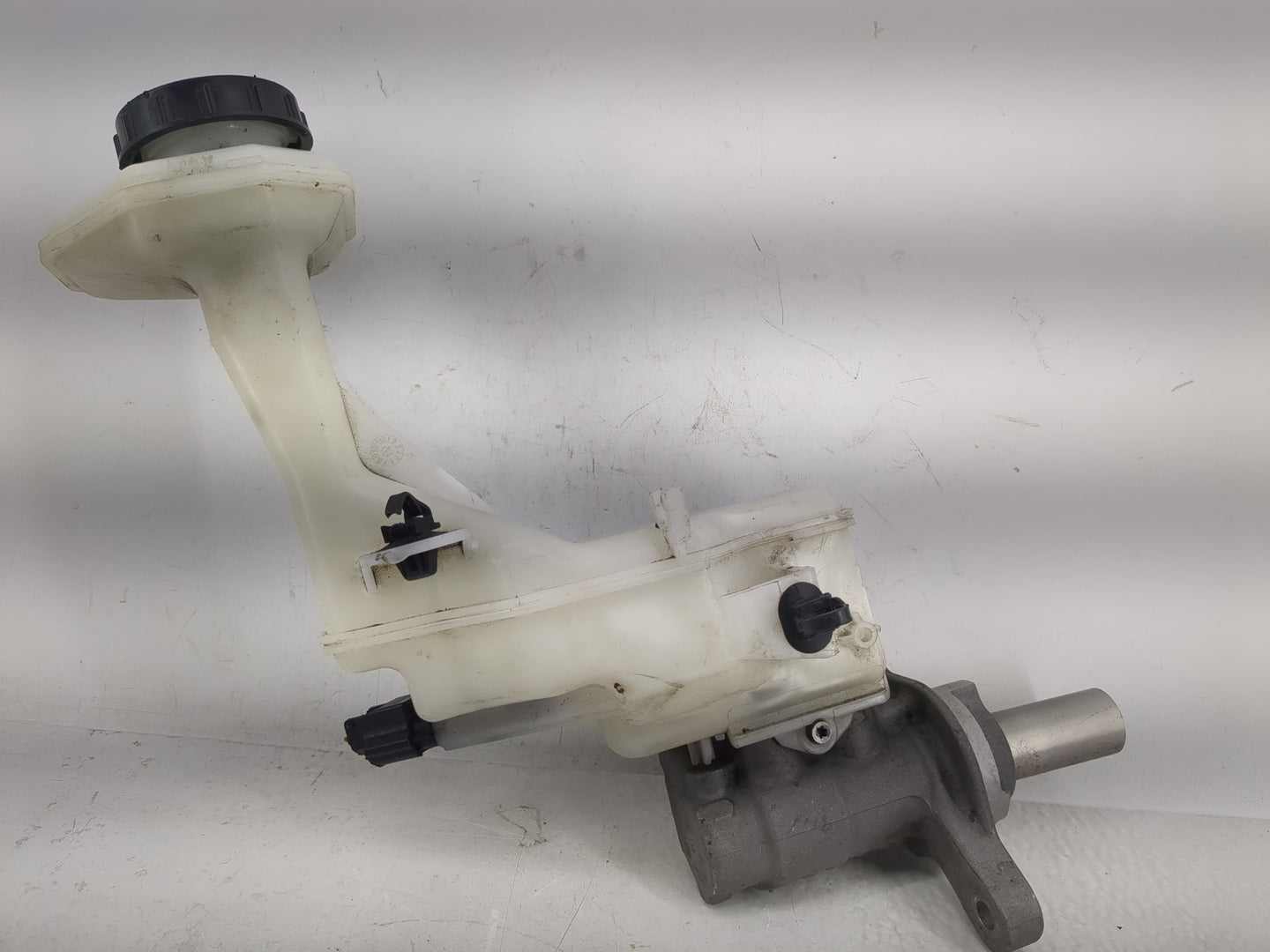 2017-2020 Nissan Rogue Brake Master Cylinder - Oemusedautoparts1.com