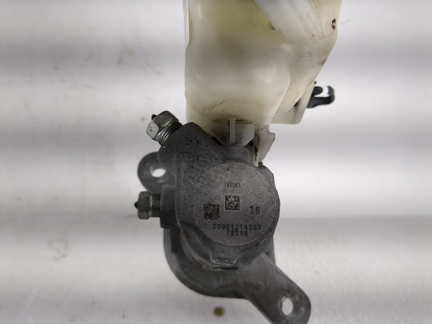 2017-2020 Nissan Rogue Brake Master Cylinder - Oemusedautoparts1.com