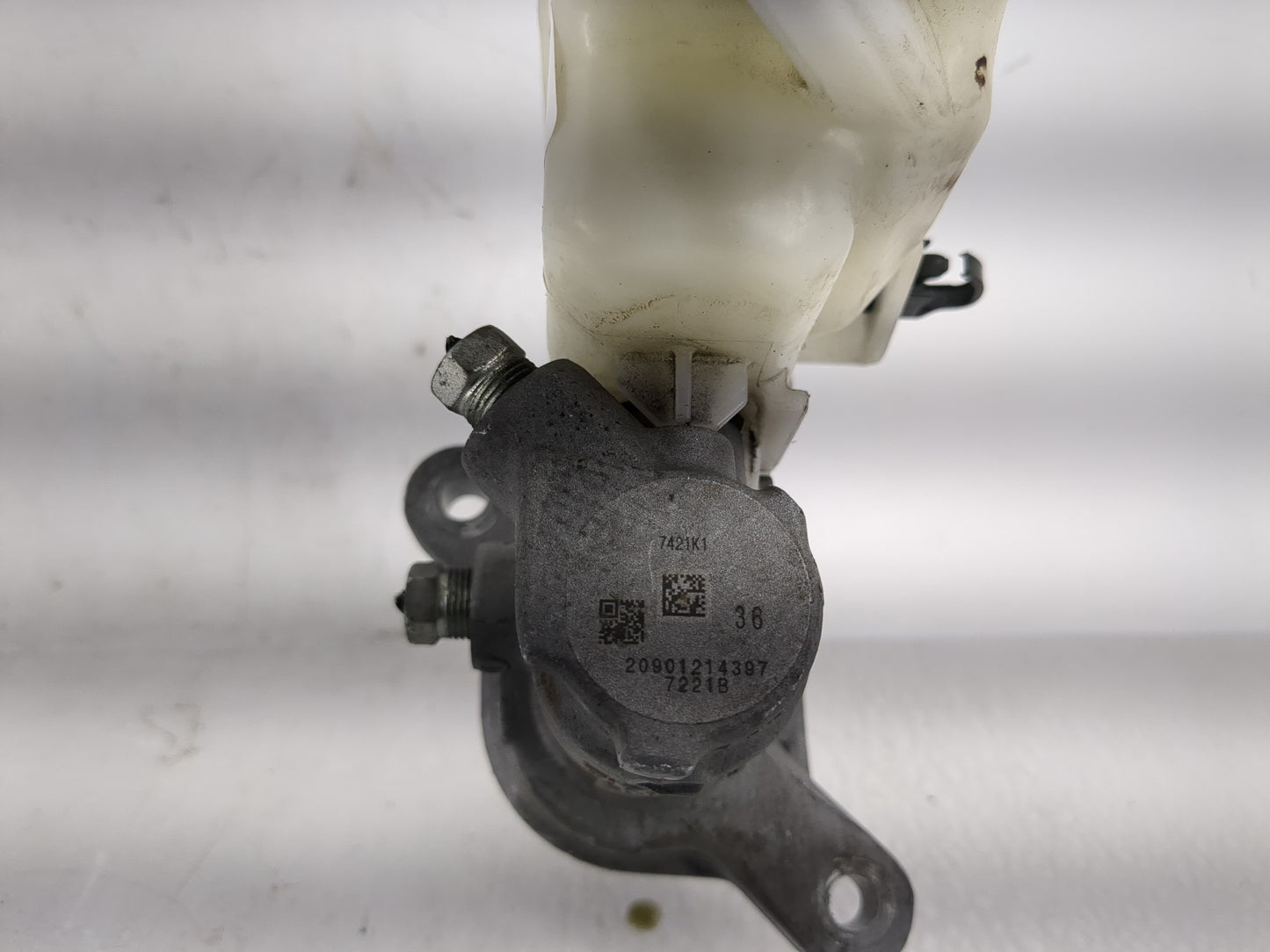 2017-2020 Nissan Rogue Brake Master Cylinder - Oemusedautoparts1.com