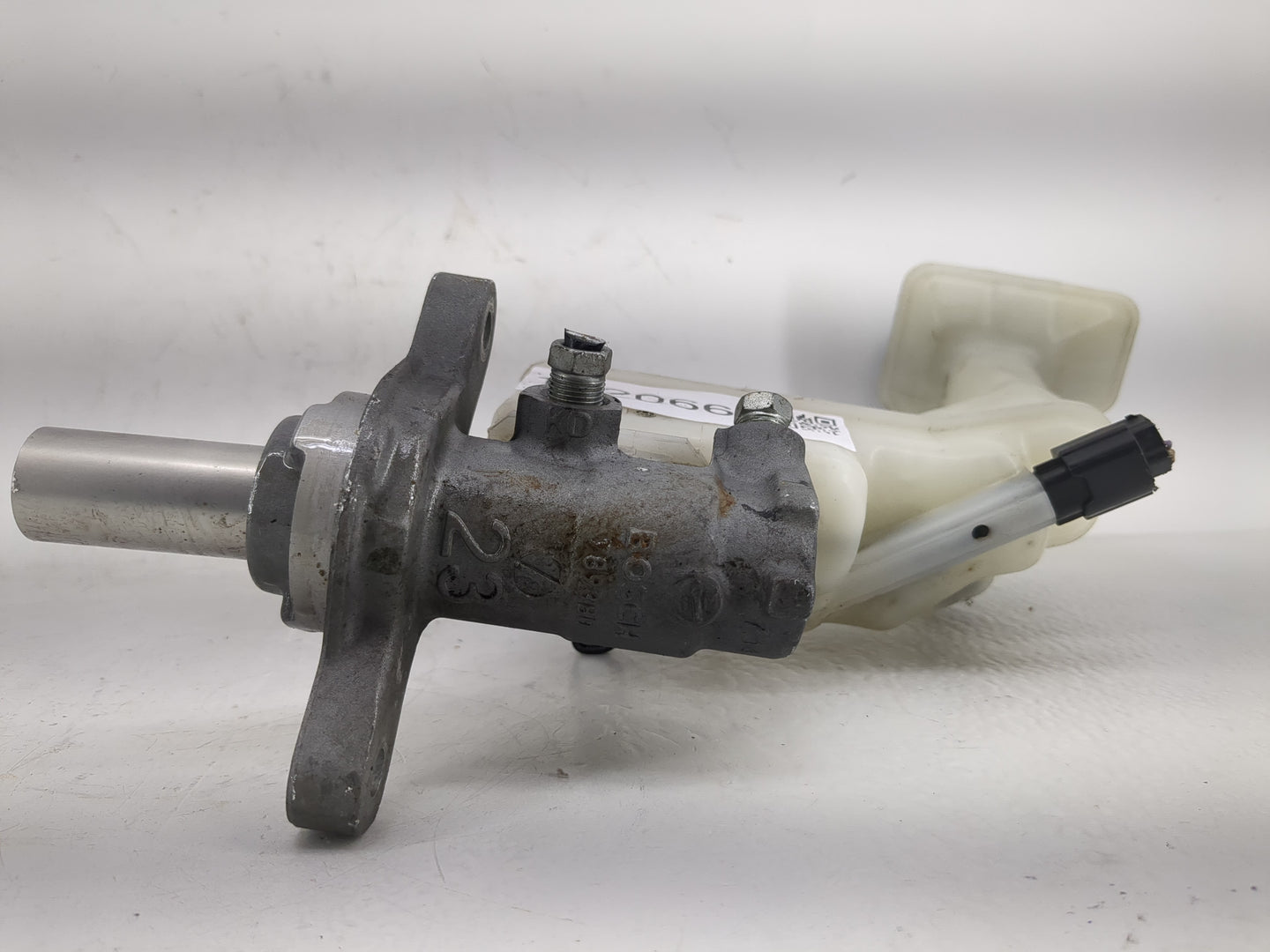 2017-2020 Nissan Rogue Brake Master Cylinder - Oemusedautoparts1.com