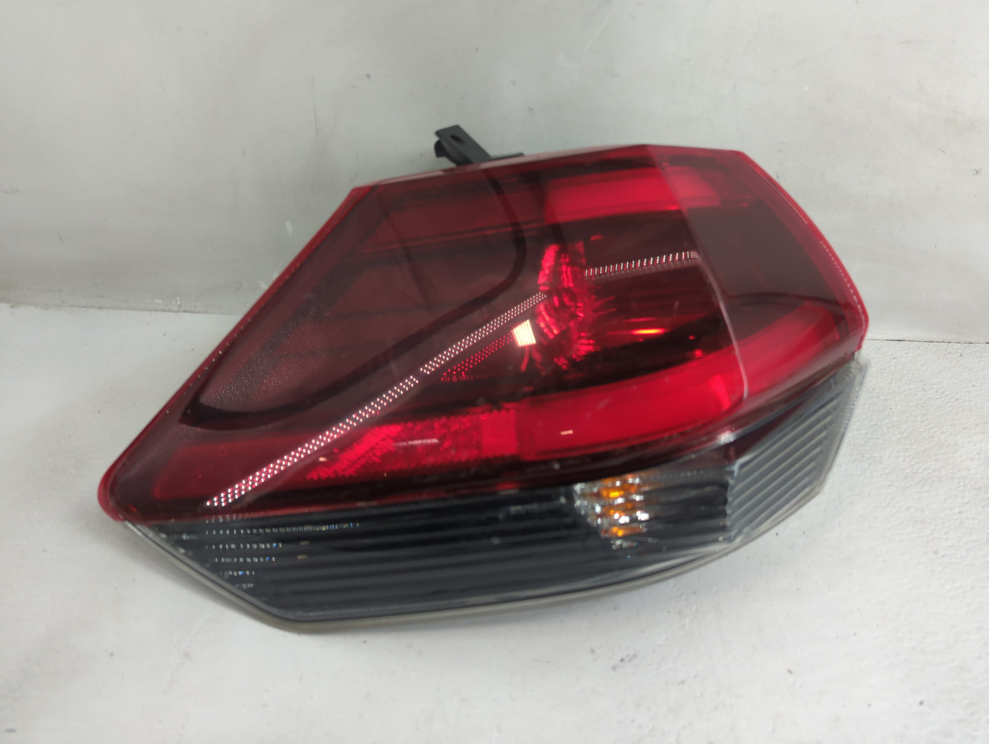 2017-2020 Nissan Rogue Tail Light Assembly Driver Left OEM Fits Fits 2017 2018 2019 2020 OEM Used Auto Parts - Oemusedautopa
