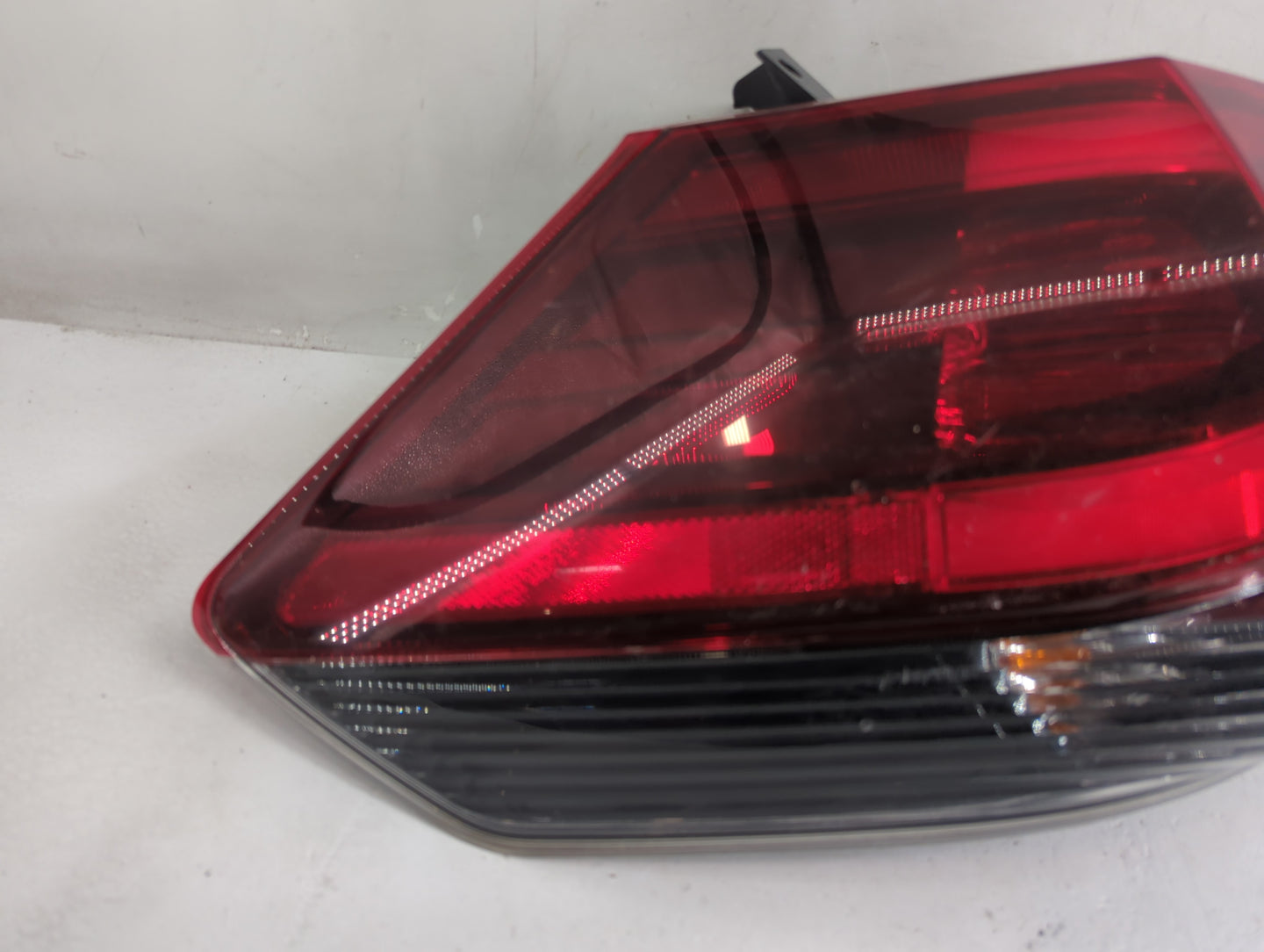 2017-2020 Nissan Rogue Tail Light Assembly Driver Left OEM Fits Fits 2017 2018 2019 2020 OEM Used Auto Parts - Oemusedautopa