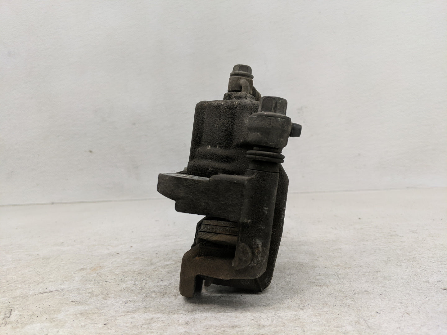 2016-2020 Nissan Rogue Rear Passenger Right Brake Caliper - Oemusedautoparts1.com