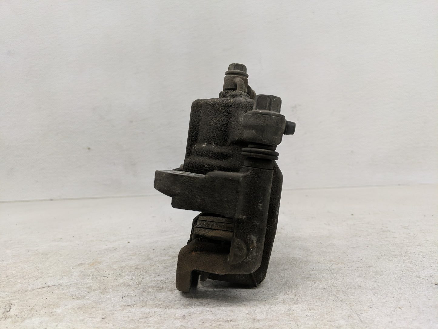 2016-2020 Nissan Rogue Rear Passenger Right Brake Caliper - Oemusedautoparts1.com