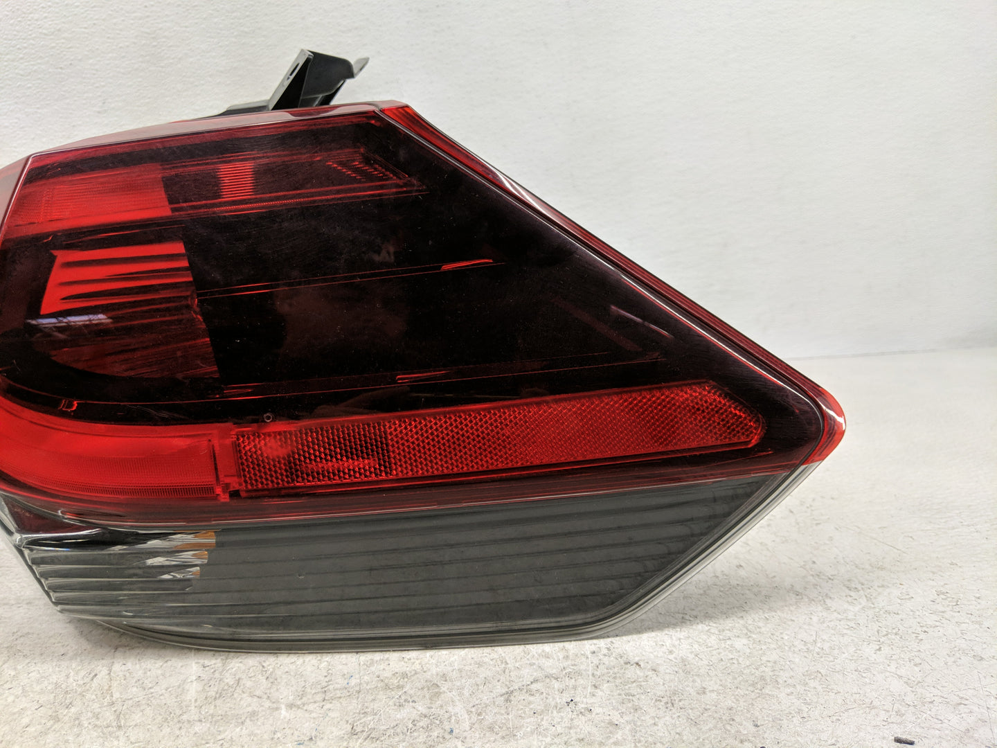 2017-2020 Nissan Rogue Tail Light Assembly Passenger Right OEM Fits Fits 2017 2018 2019 2020 OEM Used Auto Parts - Oemusedau